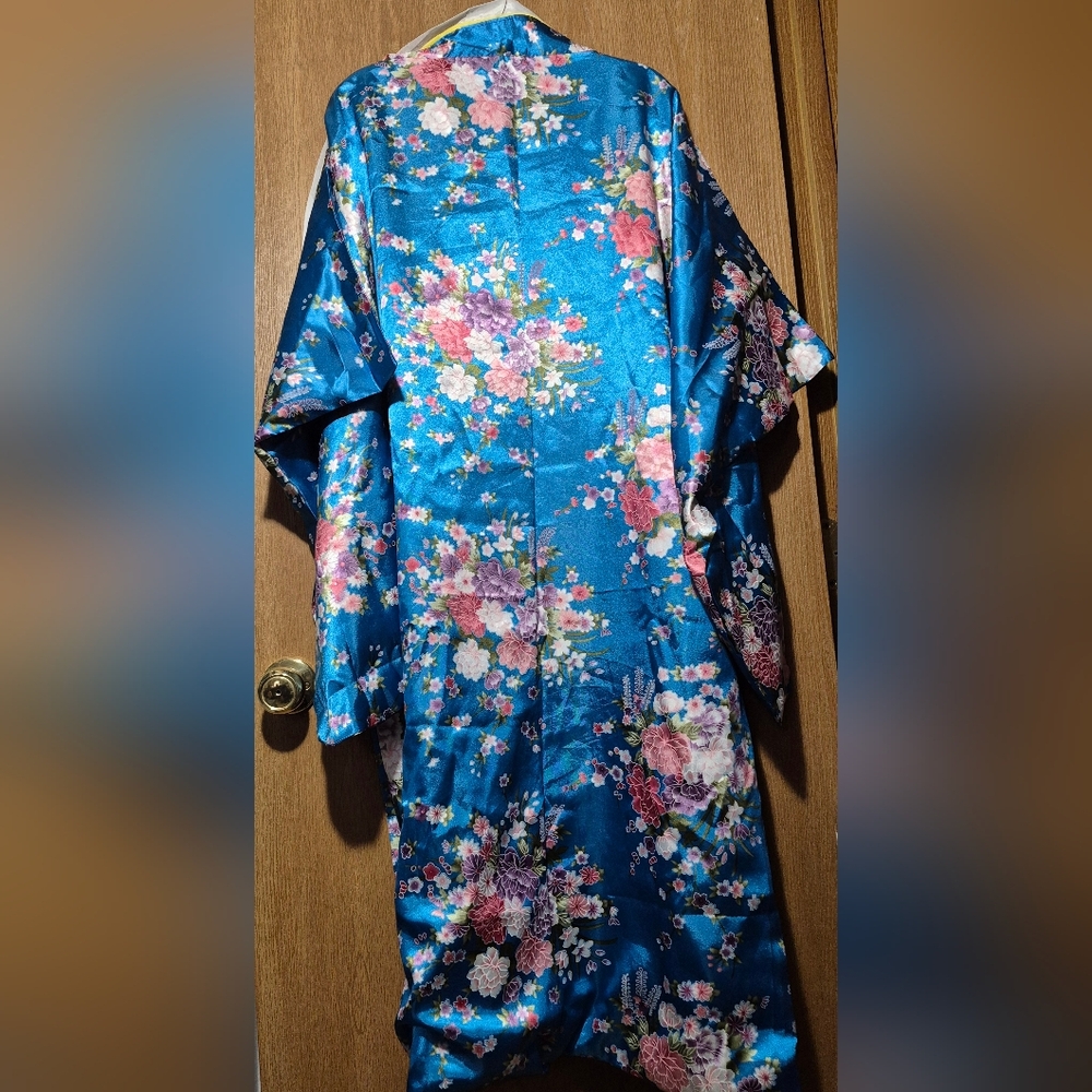 Women Blue Satin Floral Kimono Robe 23"×46" ** No Belt - Picture 4 of 11